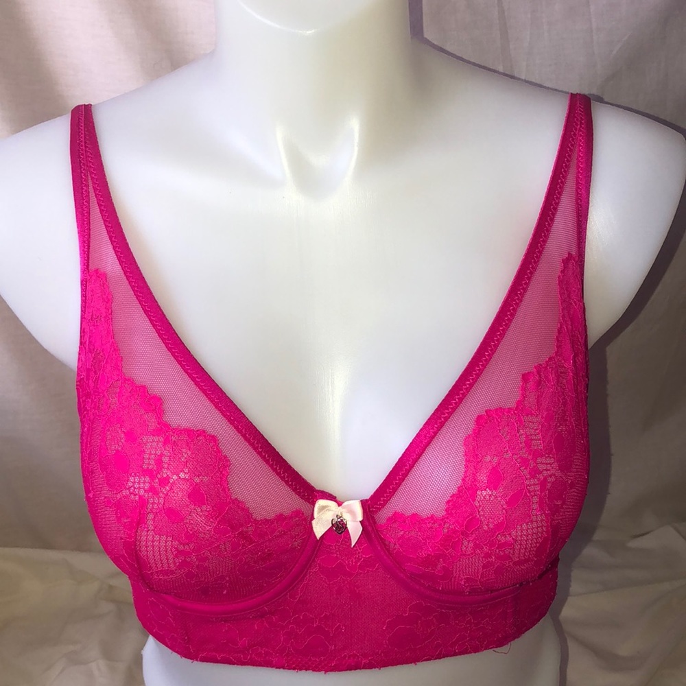 Victoria’s Secret got pink laced bra